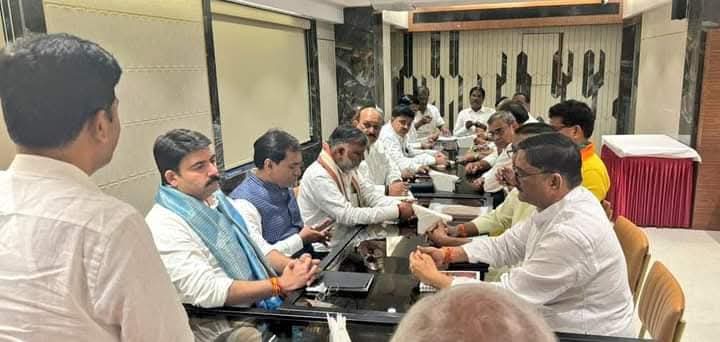 यूपी विधायकों ने मुंबई में महायुती को मिली बड़ी जीत में निभाई बड़ी भूमिका UP MLAs played a big role in Mahayuti's big victory in Mumbai

