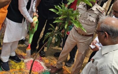 उपमुख्यमंत्री केशव प्रसाद मौर्य का प्रतापगढ़ दौरा: गार्ड ऑफ ऑनर के साथ स्वागत, “एक पेड़ माँ के नाम” अभियान में किया वृक्षारोपण