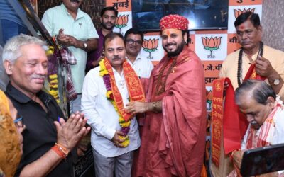 महामंडलेश्वर डॉ बृजभूषण बापू का एसएम खान ने लिया आशीर्वाद