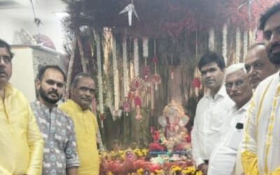 बप्पा का दर्शन करने घर-घर पहुंचे मोर्चा के जिलाध्यक्ष सुरेश सिंह