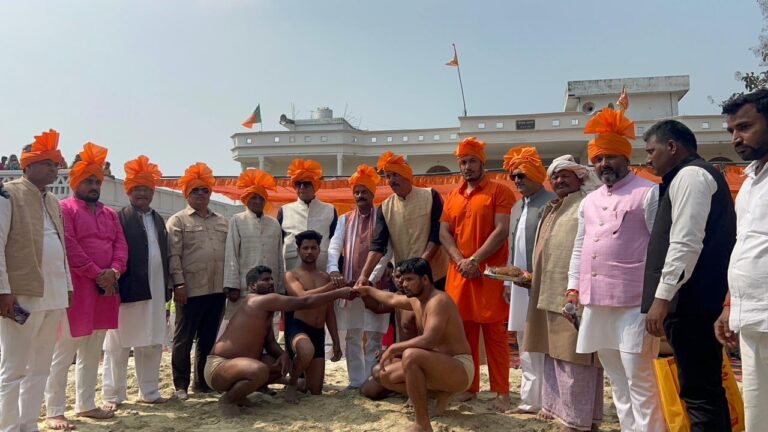 नरसिंह खेलावन दुबे की स्मृति में विशाल कुश्ती प्रतियोगिता संपन्न