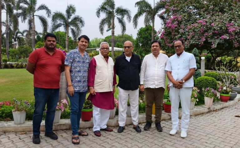 सुदृढ़ लोकतंत्र के निर्माण में पत्रकारों की महत्वपूर्ण भूमिका : बाबा दुबे