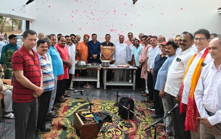 राहुल बंगला पर होली के रंग में डूबा भोर भ्रमण परिवार