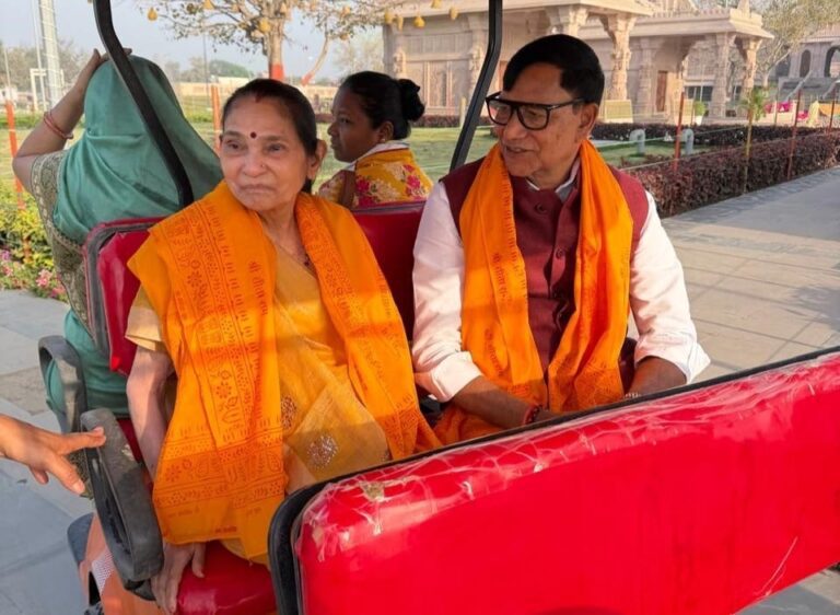 भव्य राम मंदिर को देखकर अत्यंत भावुक नजर आईं मालती कृपाशंकर सिंह