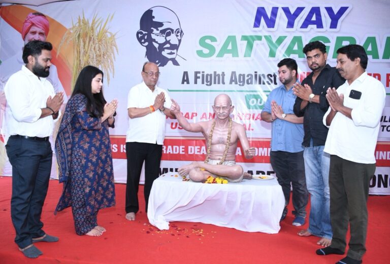 मुंबई युवक कांग्रेस के न्याय सत्याग्रह में पहुंचे अर्जुन सिंह, यूथ कांग्रेस का बढ़ाया हौसला