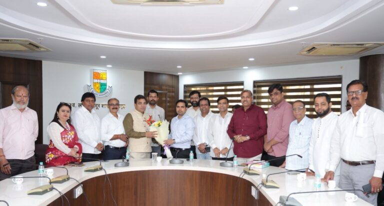 परिवहन समिति के सभापति के रूप में एड. राजकुमार मिश्रा ने ग्रहण किया पदभार