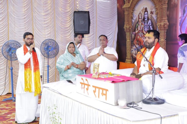 श्रीराम कथा महोत्सव में उमड़ रही श्रद्धालुओं की भीड़