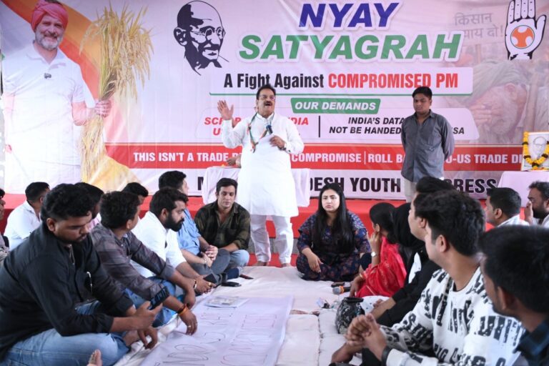 मुंबई यूथ कांग्रेस के न्याय सत्याग्रह में सतीश मनचंदा ने केंद्र सरकार पर बोला हमला