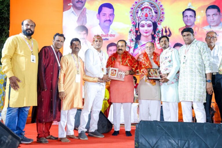 उत्तर भारतीय एकता मंच द्वारा माता की चौकी का भव्य आयोजन, संजय सिंह का किया गया सम्मान