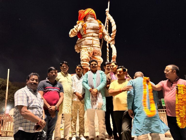 पंडित मुरलीधर चैरिटेबल ट्रस्ट द्वारा भगवान परशुराम की भव्य प्रतिमा स्थापित