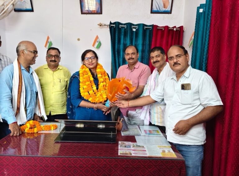 खंड शिक्षा अधिकारी शिखा मिश्रा ने महाराजगंज में किया कार्यभार ग्रहण