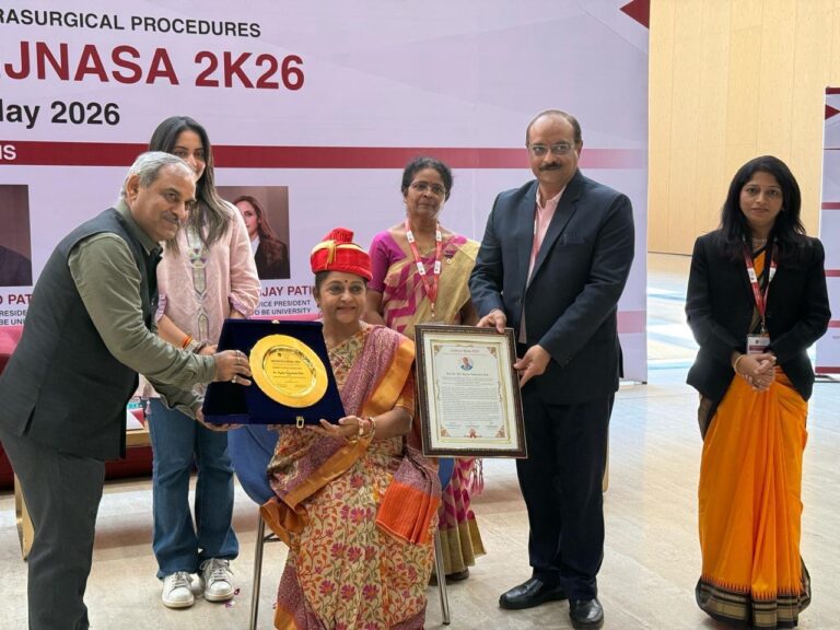 डॉ. ऋजुता ओमप्रकाश दुबे को “सुश्रुतरत्न” पुरस्कार से सम्मानित किया गया