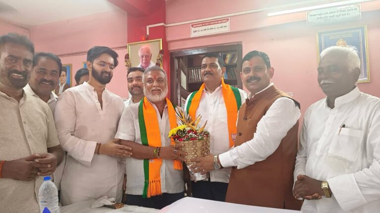 उत्तर भारतीय मोर्चा, मुंबई अध्यक्ष प्रमोद मिश्रा के जन्मदिन समारोह में शामिल हुए गणमान्य