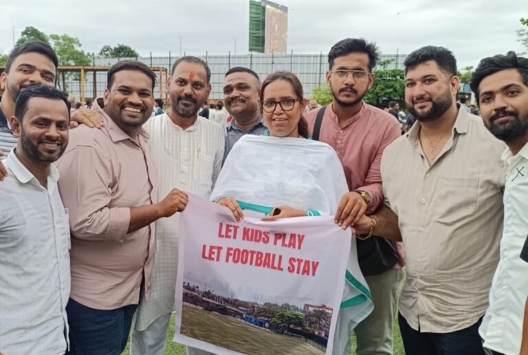 मुनाफे के लिए बीएमसी हमारे बच्चों के सपनों को कुचल नहीं सकती : वर्षा गायकवाड