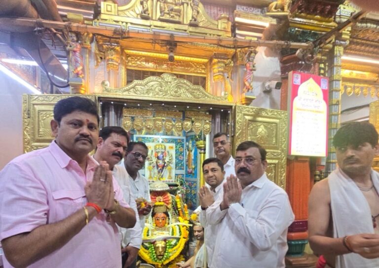 मुंबादेवी मंदिर में प्रधानमंत्री नरेंद्र मोदी के दीर्घायु के लिए विशेष दर्शन-पूजन