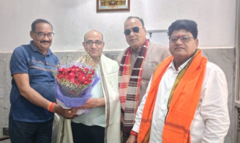 उप मुख्य चिकित्सा अधिकारी बनाए जाने पर समरस फाउंडेशन ने डॉ संजय दुबे को किया सम्मानित