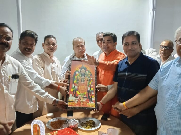 भोर भ्रमण परिवार के सम्मान से भावविभोर हुए लल्लन तिवारी