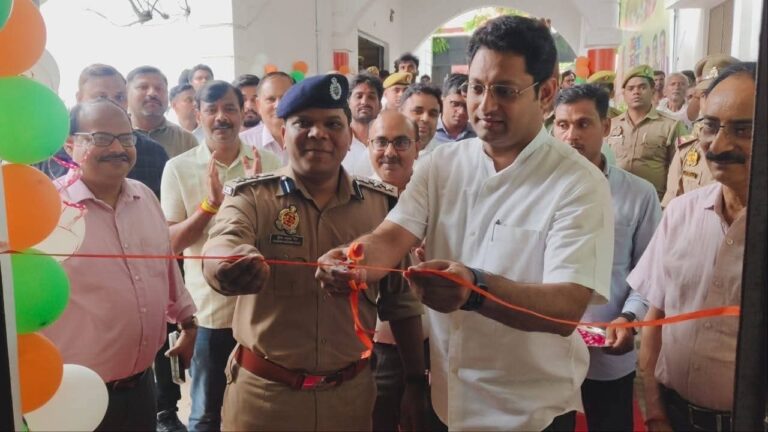 नया जन सुविधा केंद्र जहाँ दूध की रखवाली करेगी बिल्लियां