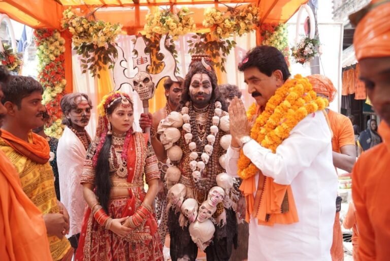 फूलों की बारिश के बीच ज्ञान प्रकाश सिंह ने किया कांवड़ यात्रा का शुभारंभ