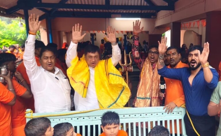 हजारों कांवरियों के हर हर महादेव के जयघोष से गूंजा गोरेगांव .