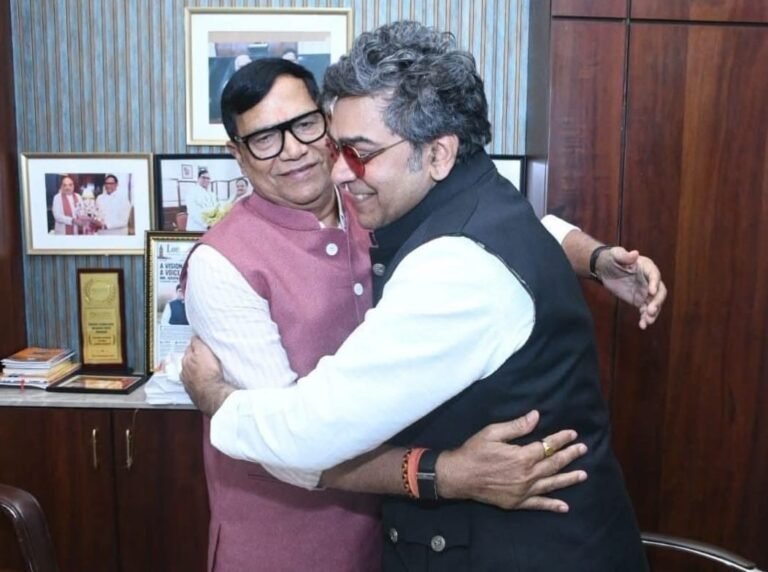 जब आशुतोष राणा ने कृपाशंकर को गले लगाया