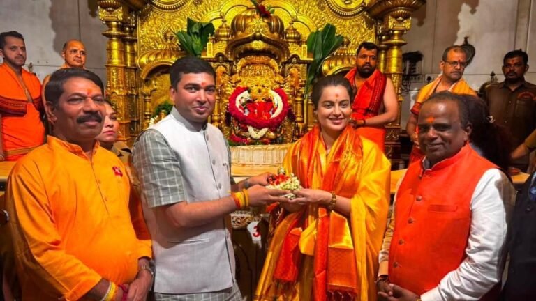 श्री सिद्धिविनायक मंदिर पहुंचकर सांसद कंगना रनौत ने लिया गणेश जी का आशीर्वाद