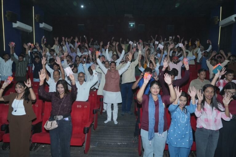 जौनपुर में भाजपा नेता ज्ञानप्रकाश सिंह के सौजन्य से पत्रकारों ने देखी हनुमान अंश