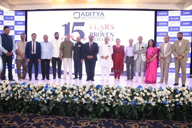 आदित्य ग्रुप ऑफ इंस्टीट्यूटशंस ने गणमान्य व्यक्तियों के साथ 15 वर्ष पूरे होने का मनाया जश्न
