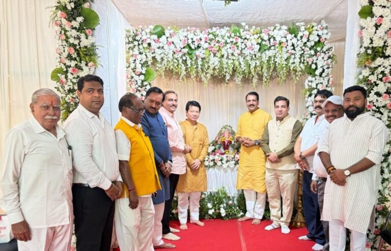 मीरा भायंदर महानगरपालिका आयुक्त आवास पर पहली बार गणपति बप्पा मोरया की गूंज