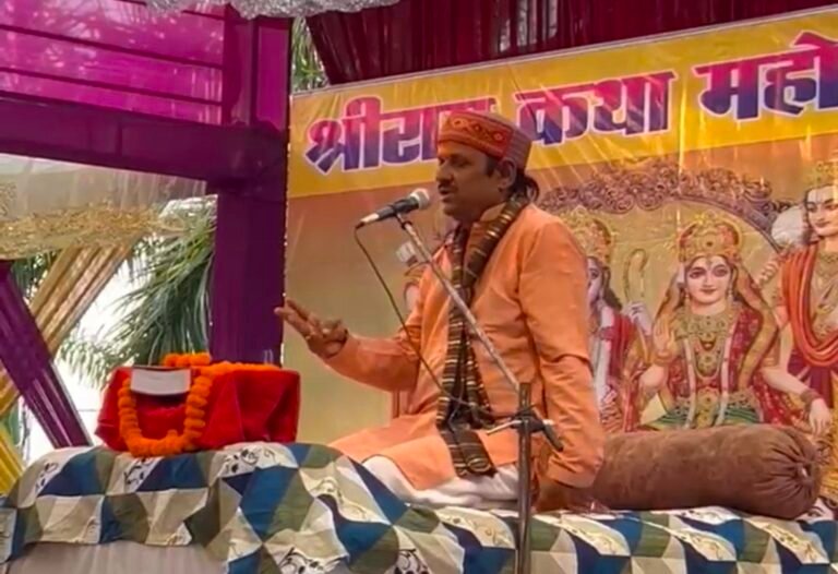 कपूरपुर में श्रीराम कथा के प्रथम दिन उमड़ी श्रद्धालुओं की भारी भीड़