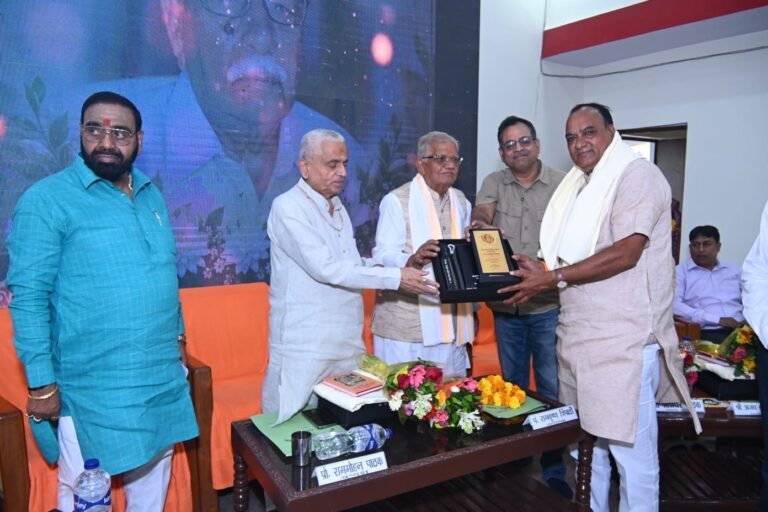 पत्रकार चंद्रेश मिश्र की पुण्यतिथि पर विमर्श गोष्ठी एवं श्रद्धांजलि समागम का आयोजन