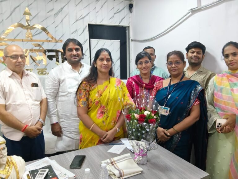बस सुविधा उपलब्ध कराने के लिए रेखा राम यादव से मिला शिक्षक प्रतिनिधिमंडल